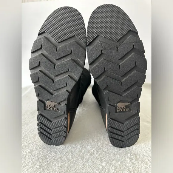 SOREL Major Pull On Perforated Leather and Suede Boots In Black Women's Size 8‎