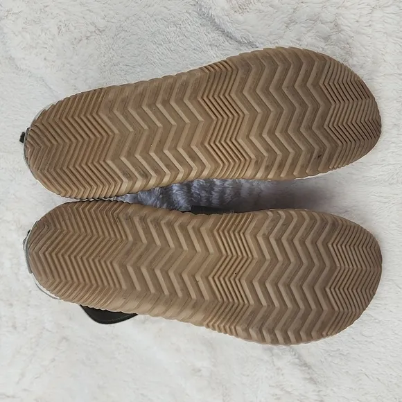 Sorel Out N' About Stretchy Ankle Height Strappy Sandals with Back Zip Size 8