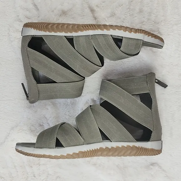 Sorel Out N' About Stretchy Ankle Height Strappy Sandals with Back Zip Size 8