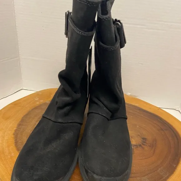 SOREl Pull On Wedge Leather Boots