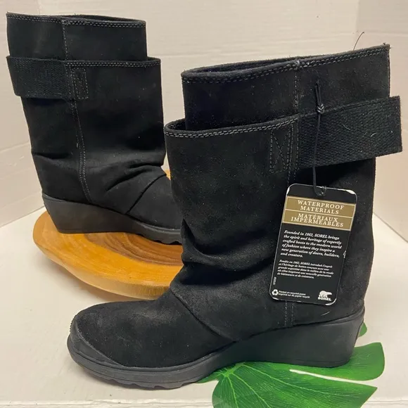 SOREl Pull On Wedge Leather Boots