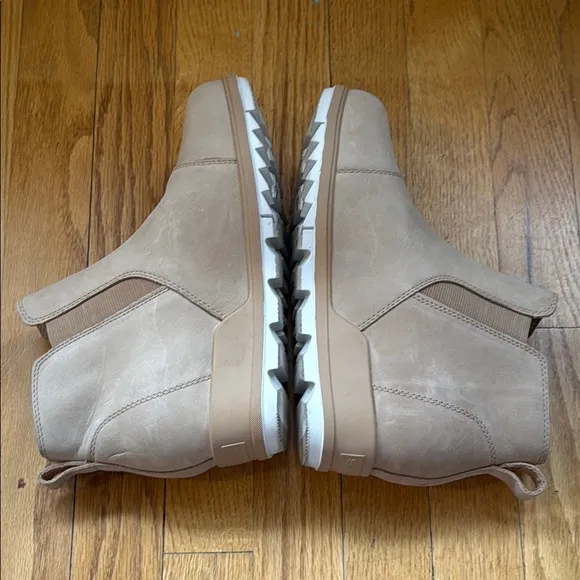 Sorel sz 9 Evie Pull-On Leather Boot - Canoe, Sea Salt Light Tan Ankle Boots