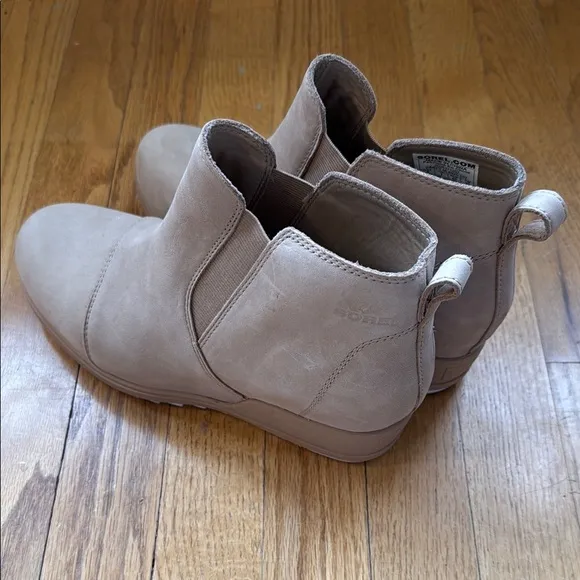Sorel sz 9 Evie Pull-On Leather Boot - Canoe, Sea Salt Light Tan Ankle Boots