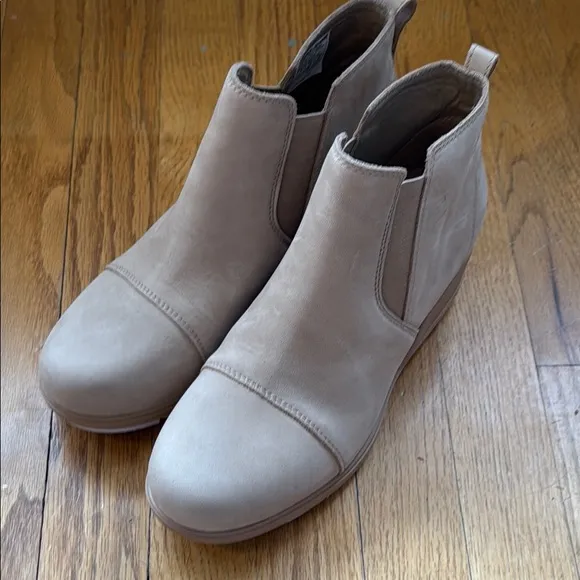 Sorel sz 9 Evie Pull-On Leather Boot - Canoe, Sea Salt Light Tan Ankle Boots