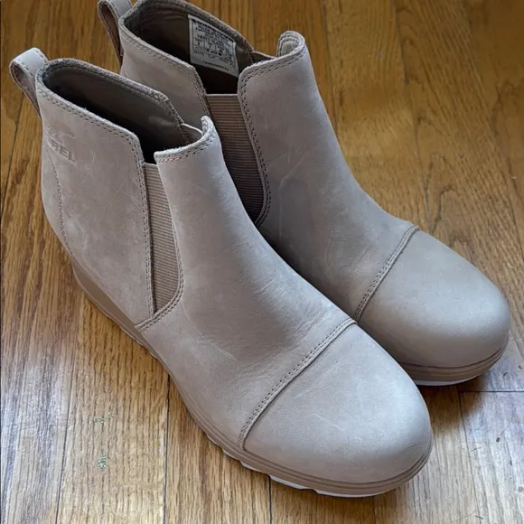 Sorel sz 9 Evie Pull-On Leather Boot - Canoe, Sea Salt Light Tan Ankle Boots