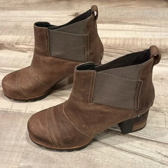 Sorel pull on Chelsea heeled ankle boots size 8