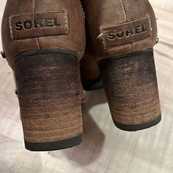 Sorel pull on Chelsea heeled ankle boots size 8