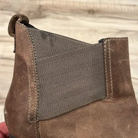 Sorel pull on Chelsea heeled ankle boots size 8