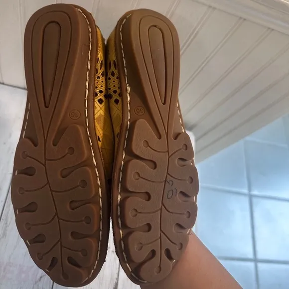Spring Step Women’s Size 36 Leather Laser Cut Slip-On Comfort Shoes Mustard