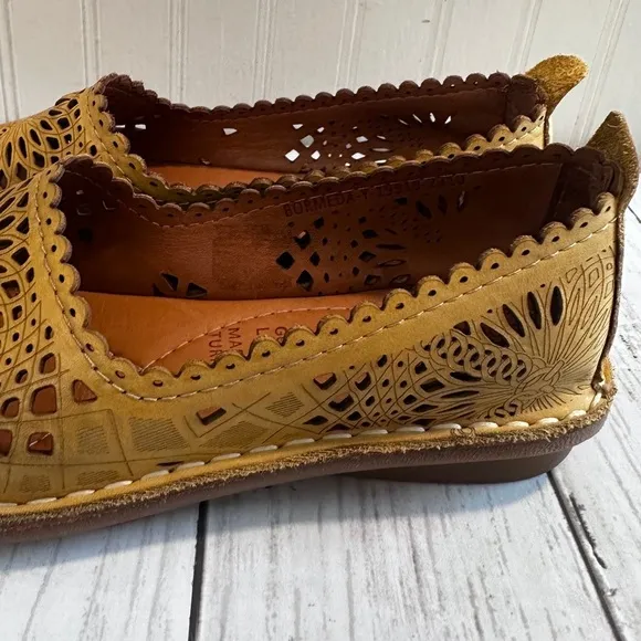Spring Step Women’s Size 36 Leather Laser Cut Slip-On Comfort Shoes Mustard