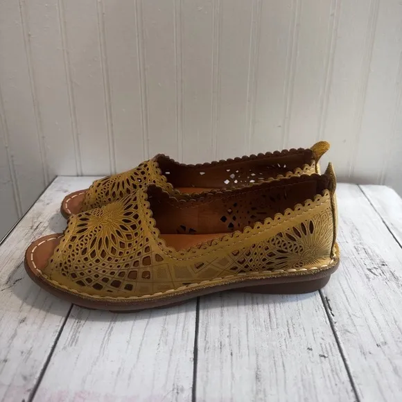 Spring Step Women’s Size 36 Leather Laser Cut Slip-On Comfort Shoes Mustard