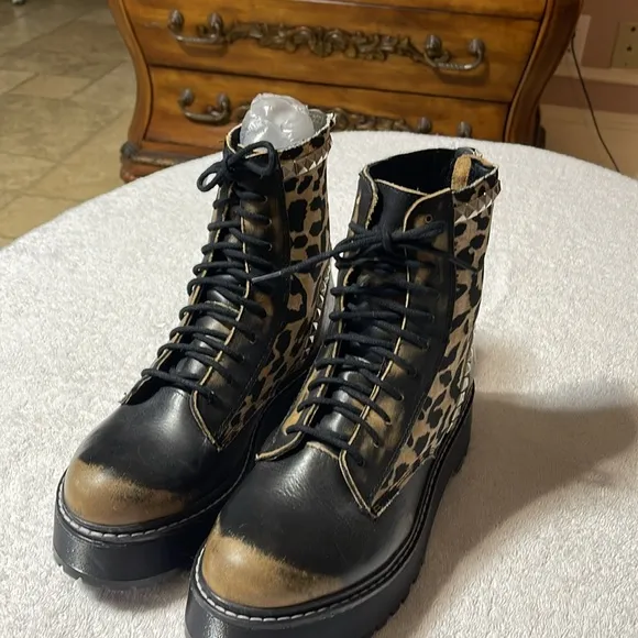 Steve Madden Activated Lace-Up Boot in Leopard Size 9 Like  🆕