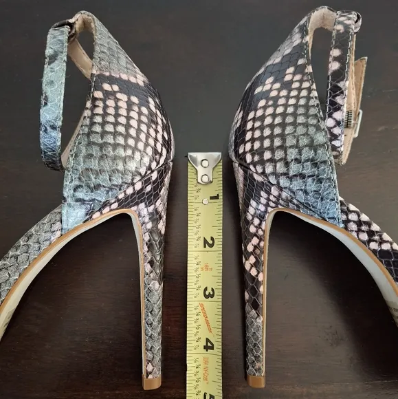STEVE MADDEN &quot;Sane Snake&quot;  Snakeskin Print- Open Toe - Heel Sandals - Size 7.5
