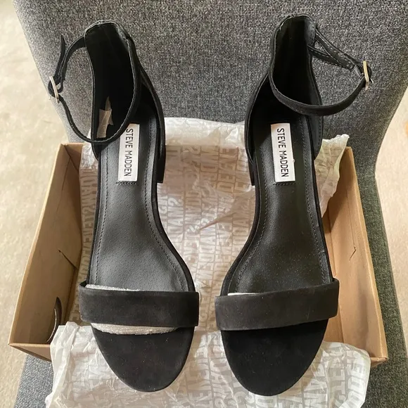 STEVE MADDEN Black Suede Block Heel Sandals