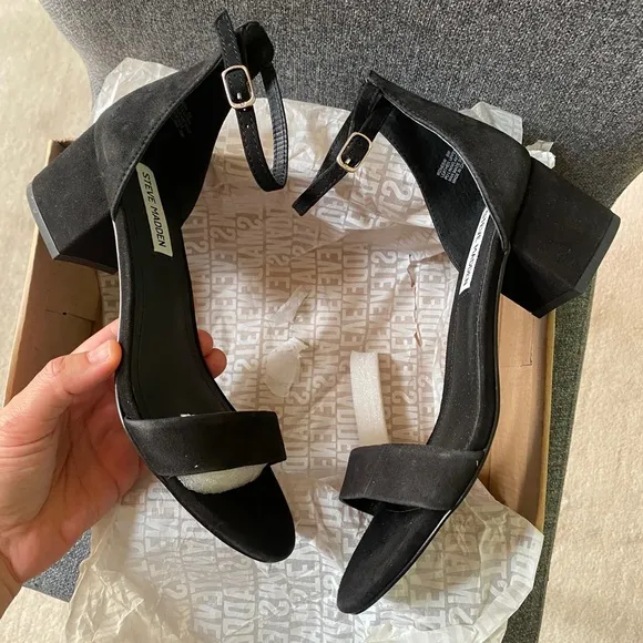 STEVE MADDEN Black Suede Block Heel Sandals
