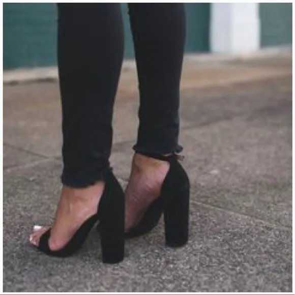 Steve Madden Carrson Black Suede Sandals size 9