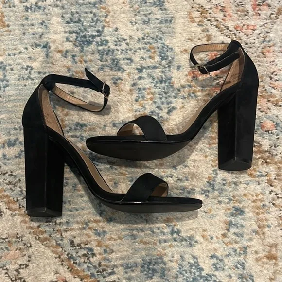 Steve Madden Carrson Black Suede Sandals size 9