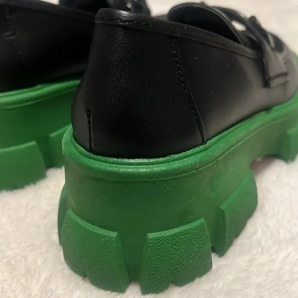 Steve Madden Size 6 Waterproof Bright Green Lug Sole Round Toe Loafers NEW