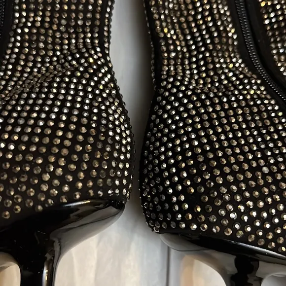 STEVE MADDEN VAKAY ANKLE PULL ON BOOTIES