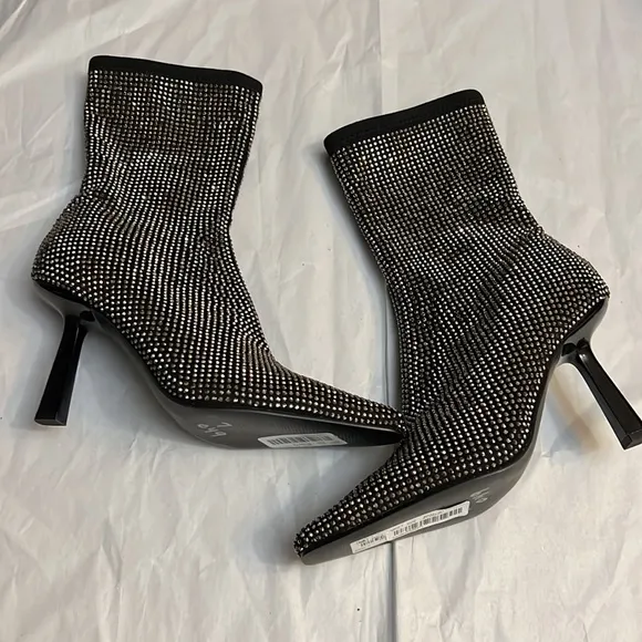 STEVE MADDEN VAKAY ANKLE PULL ON BOOTIES