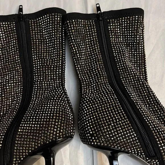 STEVE MADDEN VAKAY ANKLE PULL ON BOOTIES
