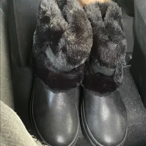 Steve Maden Kids Girl’s Black Slip in Closure Boots Shoes Size 3 NWT