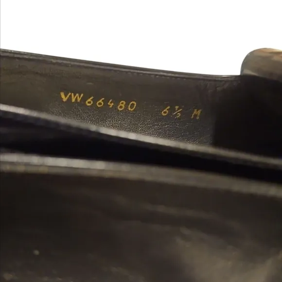 STUART WEITZMAN | Black Patent Leather Pointed Toe Tassel Loafers ~ Size US 6.5