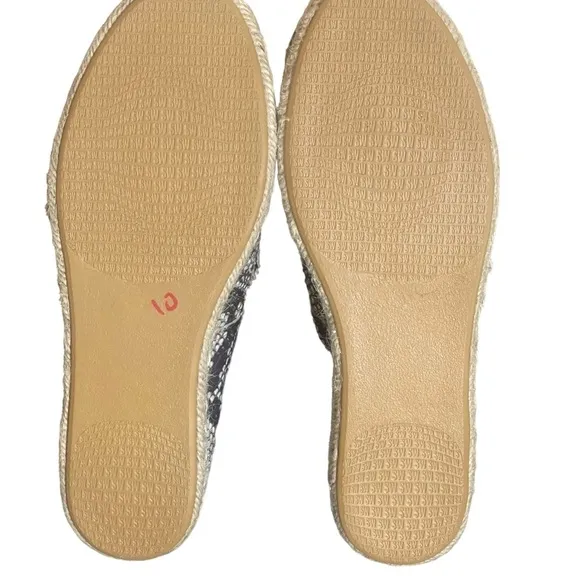 Stuart Weitzman Catalan SnakePrint Leather Slip on EspadrilleNatural size 5M
