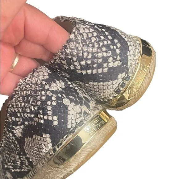 Stuart Weitzman Catalan SnakePrint Leather Slip on EspadrilleNatural size 5M