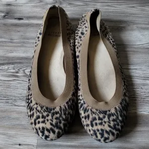 Stuart Weitzman Lastikon Leopard Slip On Flats Women's Size 7.5