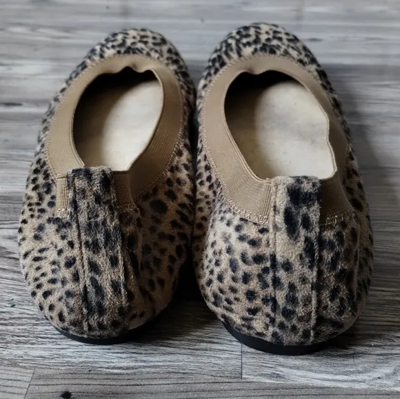Stuart Weitzman Lastikon Leopard Slip On Flats Women's Size 7.5