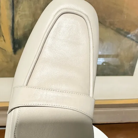 🌹STUART WEITZMAN🌹 Sleek Leather Square-Toe Loafers Size: 7.5B