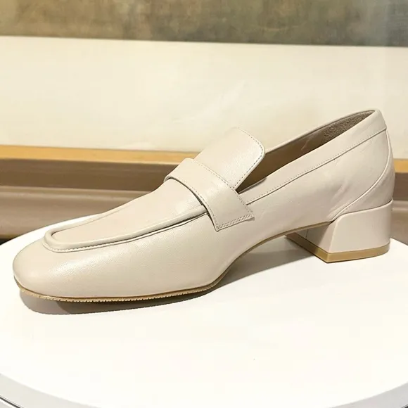 🌹STUART WEITZMAN🌹 Sleek Leather Square-Toe Loafers Size: 7.5B