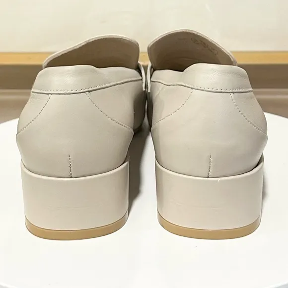 🌹STUART WEITZMAN🌹 Sleek Leather Square-Toe Loafers Size: 7.5B