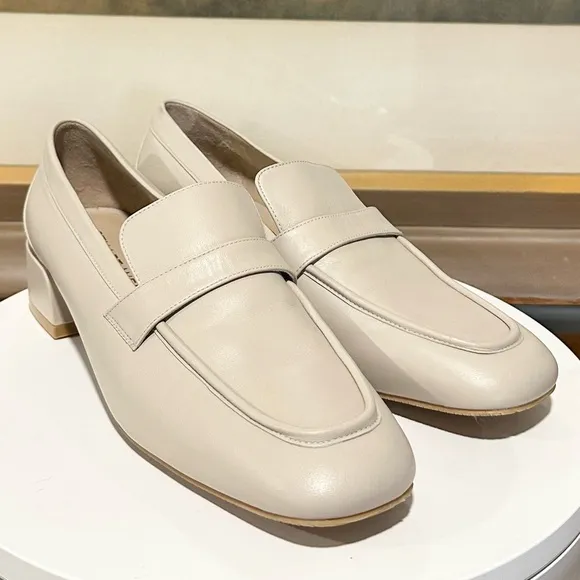🌹STUART WEITZMAN🌹 Sleek Leather Square-Toe Loafers Size: 7.5B