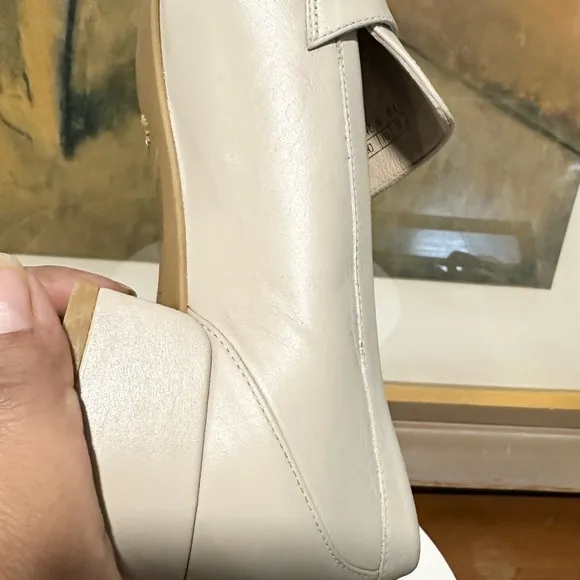 🌹STUART WEITZMAN🌹 Sleek Leather Square-Toe Loafers Size: 7.5B