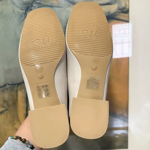 🌹STUART WEITZMAN🌹 Sleek Leather Square-Toe Loafers Size: 7.5B