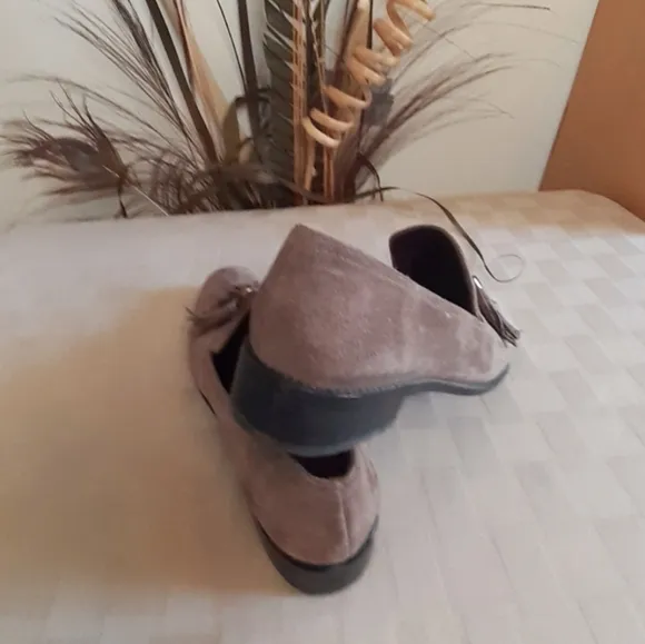 Stuart Weitzman Tassylady Suede Loafers