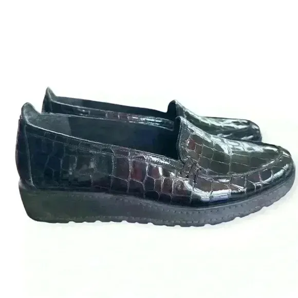 Stuart Weitzman women’s croc embossed Chunky Sole Slip-On loafers size 6.5