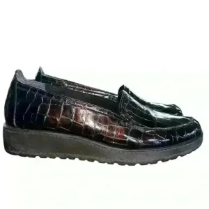 Stuart Weitzman women’s croc embossed Chunky Sole Slip-On loafers size 6.5