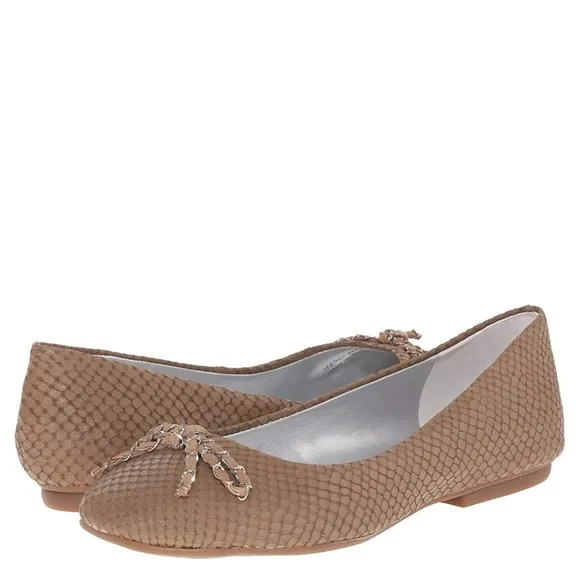 Tahari Inca Bow Ballet Flats Fawn 6M