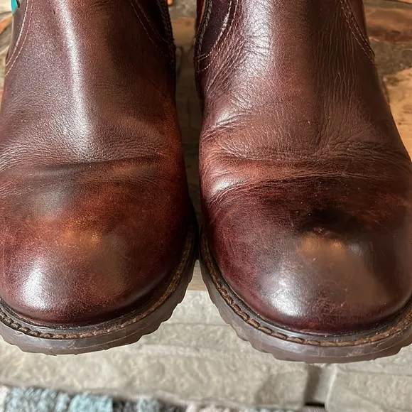 Tall boots. L’Artiste size 39. (8 1/2). Brown. Flower. Orange. Buckle. Colorful.