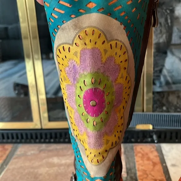 Tall boots. L’Artiste size 39. (8 1/2). Brown. Flower. Orange. Buckle. Colorful.