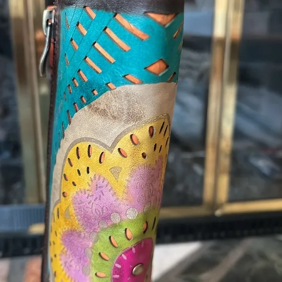 Tall boots. L’Artiste size 39. (8 1/2). Brown. Flower. Orange. Buckle. Colorful.
