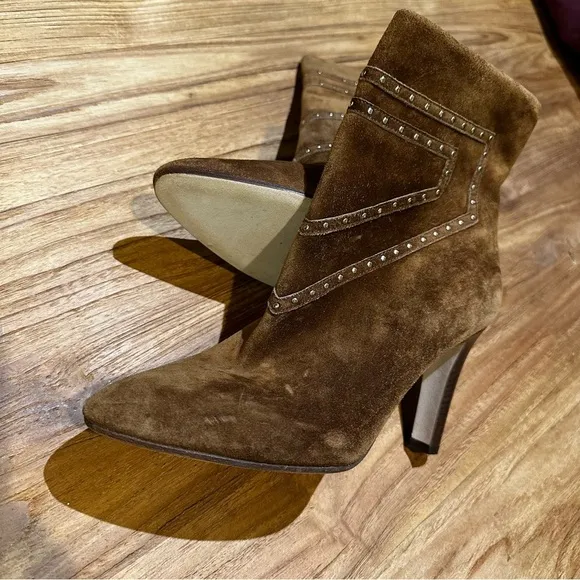 Tamara Mellon Women’s Turning Point Brown Suede Studded Heeled Boots Pull On 6.5