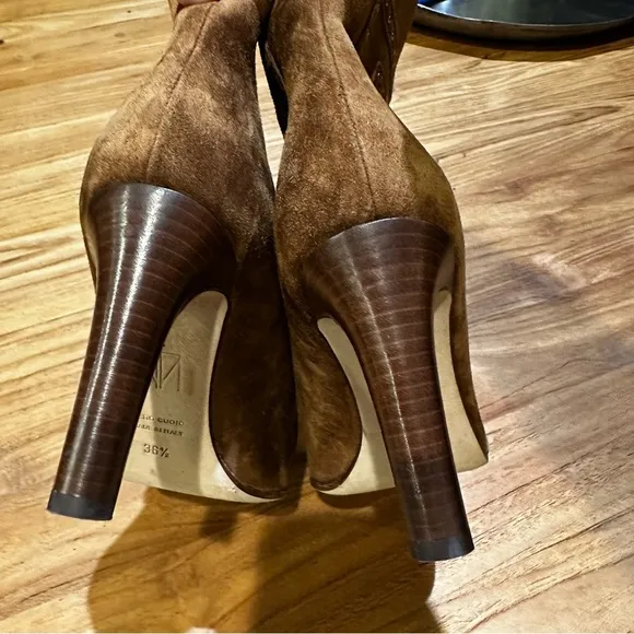 Tamara Mellon Women’s Turning Point Brown Suede Studded Heeled Boots Pull On 6.5