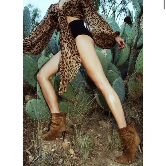 Tamara Mellon Women’s Turning Point Brown Suede Studded Heeled Boots Pull On 6.5