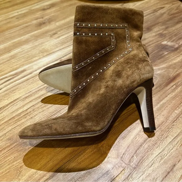Tamara Mellon Women’s Turning Point Brown Suede Studded Heeled Boots Pull On 6.5