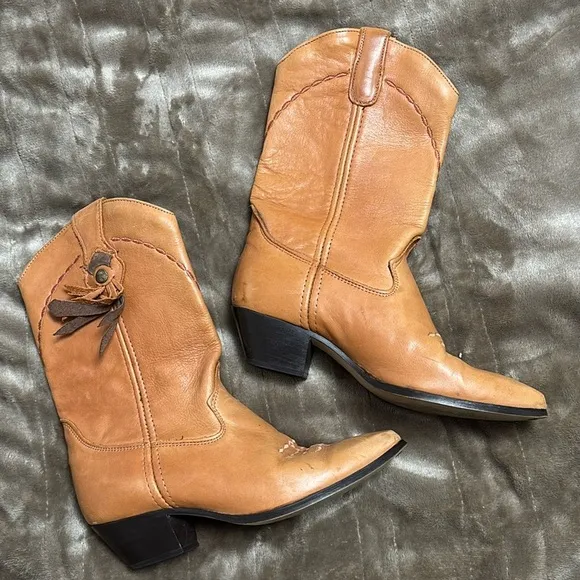 Tan Laredo Cowgirl boots