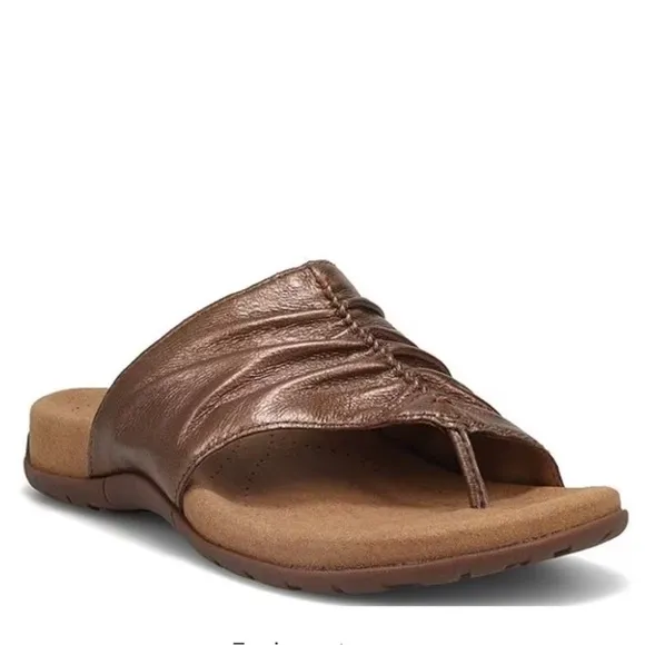 Taos Gift 2 Coco Metallic Size 8 Women’s Sandals Flats Slip On